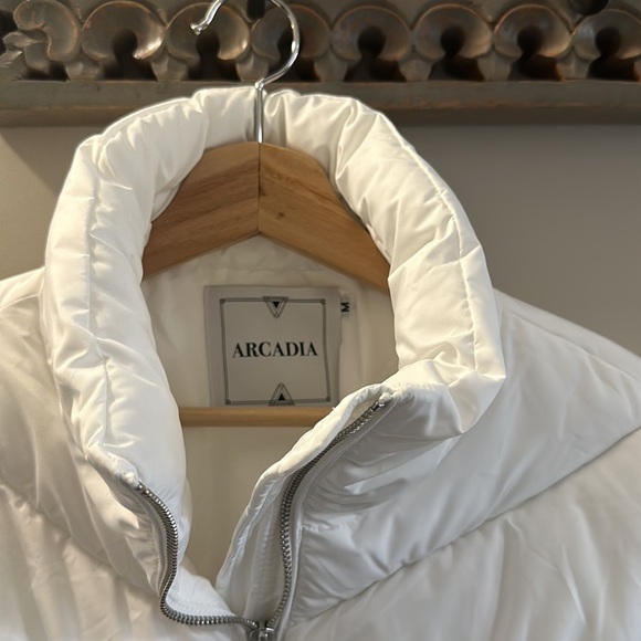 white puffer - Picture 3 of 4